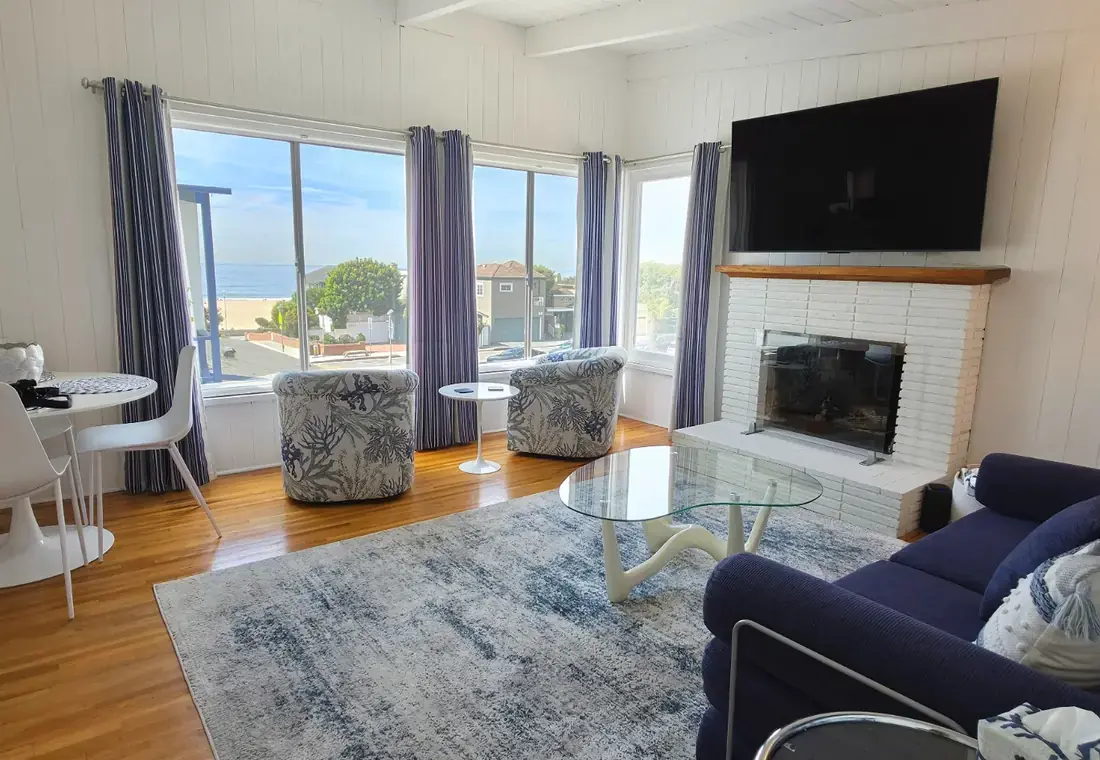 Upper back one-bedroom ocean-view rental